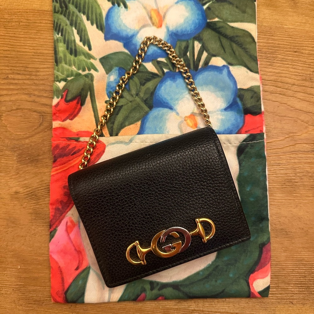 Gucci Zumi Black Leather Gold Chain Bi-Fold Mini Wallet GG Logo